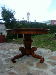 Restaurování starožitného stolu